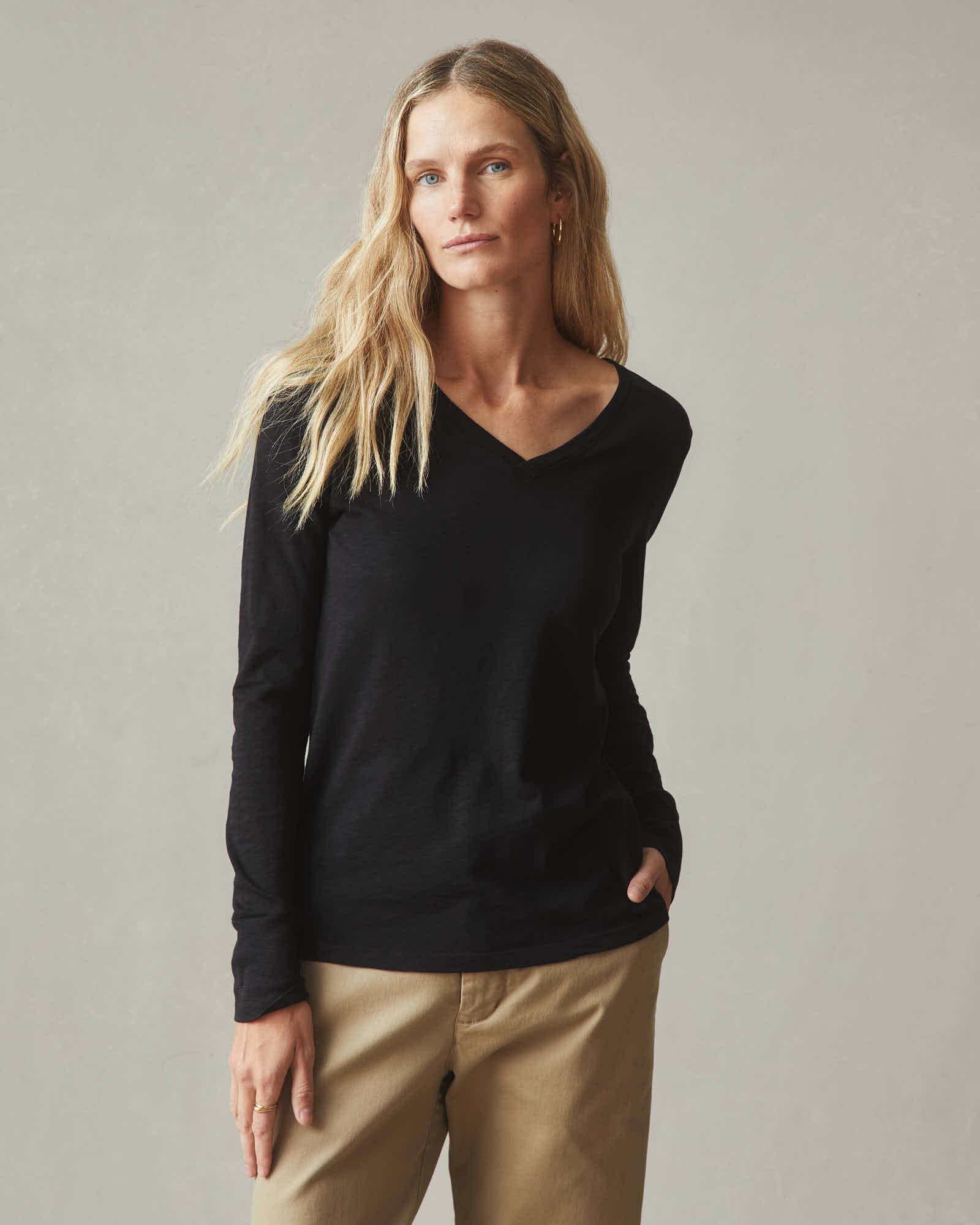 AMERICAN GIANT Men"s Soft Cotton Slub V-Neck Long-Sleeved T-Shirt in Black